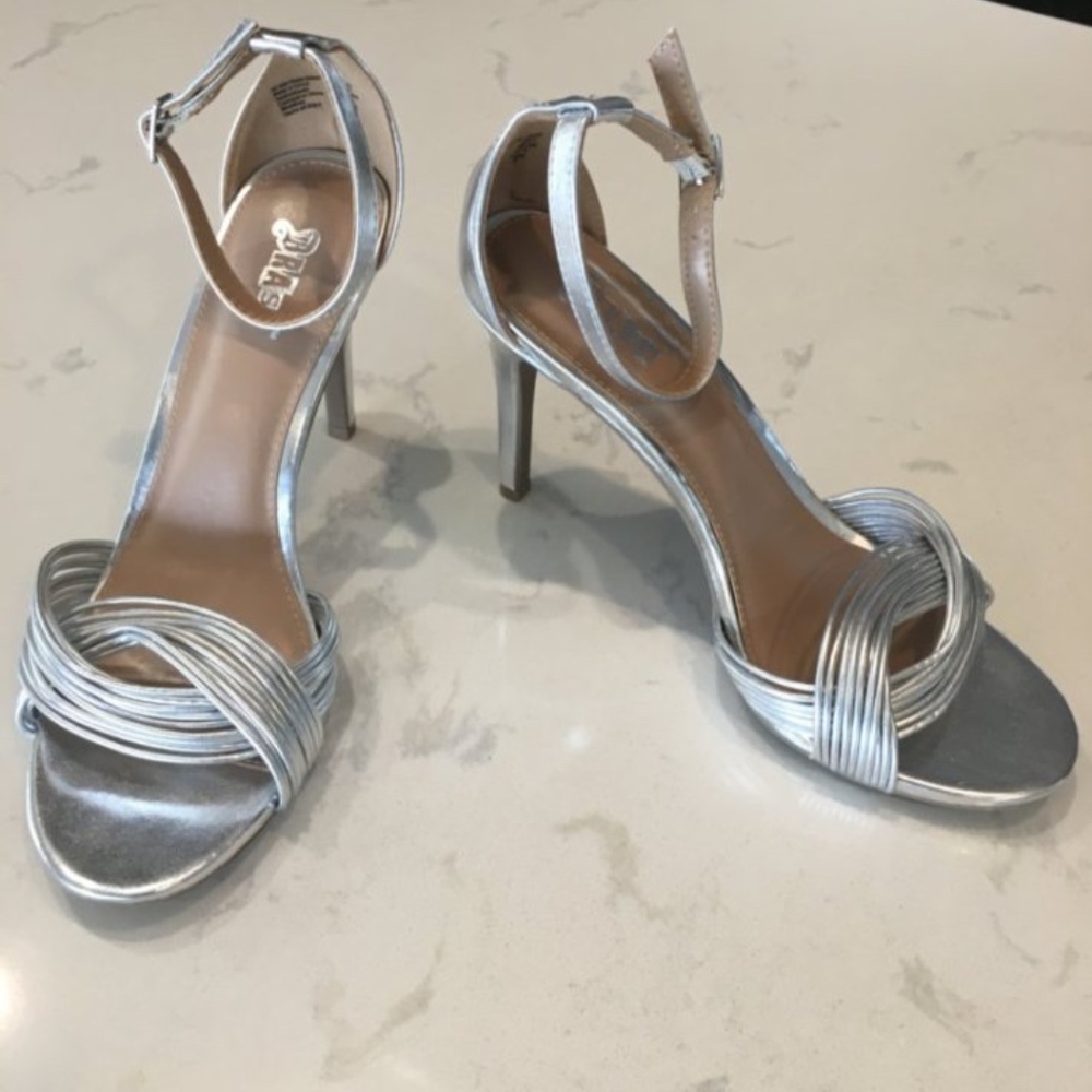 silver metallic 4" strappy heels size 9.5